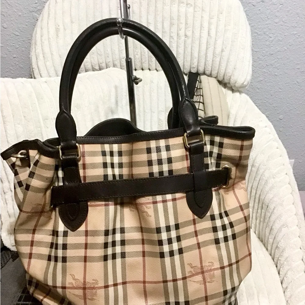 Burberry Bags - Picture 8 of 16